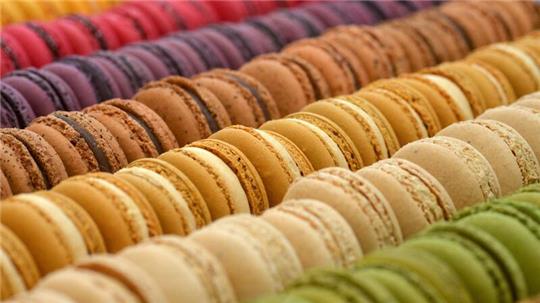 Bunt, bunter, Macarons: Blick auf eine Auswahl des Trend-Gebäcks in Brüssel. (Archivbild von 2014)