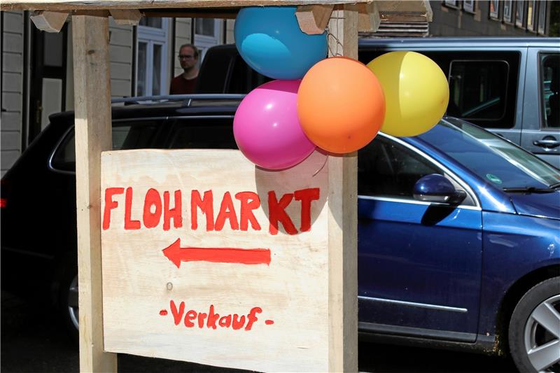 Clausthal-Zellerfeld ist wieder im Flohmarkt-Fieber Bunte Luftballons sollen auch in diesem Jahr wieder den Weg zum Flohmarkt weisen. Archivfoto: Knoke