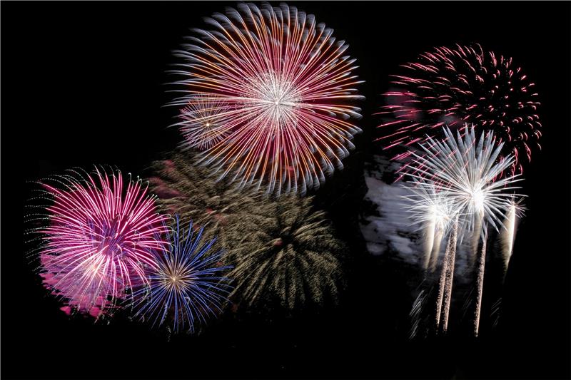 Feuer frei: Es darf wieder geböllert werden! Buntes Feuerwerk gibt es heute wieder im Nordharz und anderswo zu sehen. Symbolfoto: Pixabay