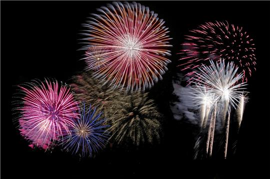 Buntes Feuerwerk gibt es heute wieder im Nordharz und anderswo zu sehen. Symbolfoto: Pixabay