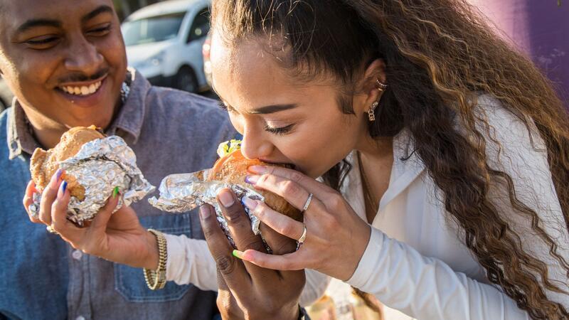 Fleisch oder pflanzlich? Was für Veggie-Burger spricht Burger können auch ohne Fleisch richtig lecker schmecken.