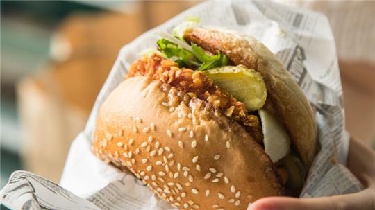 Burger sind praktisch und lecker. Das erkannte man schon vor über 100 Jahren.