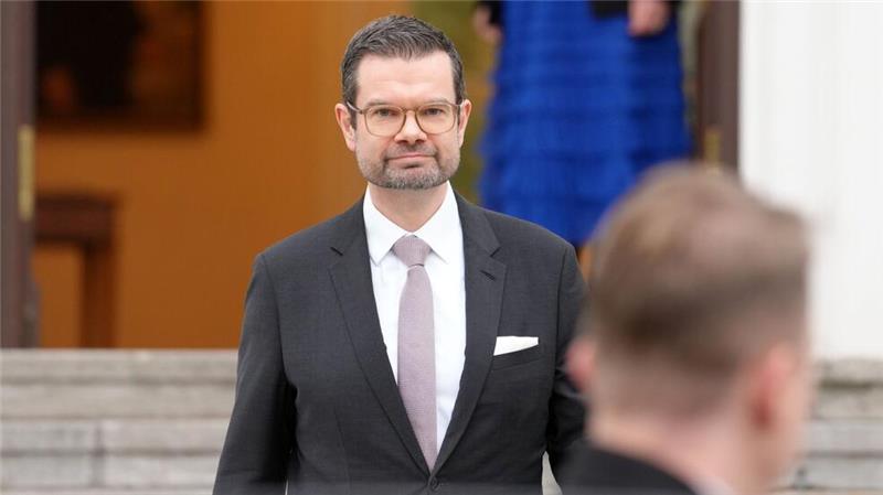 Buschmann hatte am Donnerstag seine Entlassungsurkunde von Bundespräsident Frank-Walter Steinmeier entgegengenommen. (Archivbild)