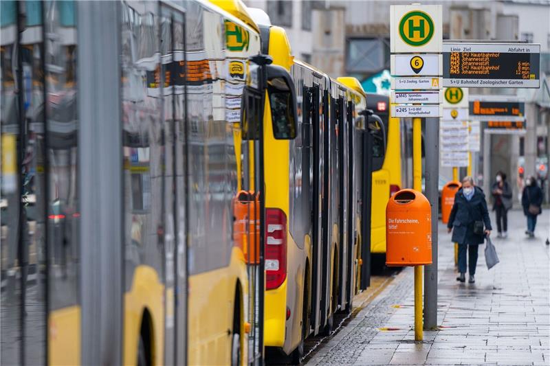 Messerattacke in Berliner Bus: Tatverdächtiger festgenommen Busse der Berliner Verkehrsbetriebe (Symbolbild).