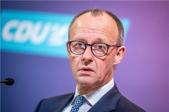 CDU-Bundesvorsitzender Friedrich Merz spricht bei einem Pressestatement vor Beginn der CDU/CSU-Fraktionssitzung.