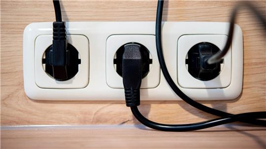 CDU, CSU und SPD haben im Koalitionsvertrag angekündigt, die Stromsteuer für alle zu senken. (Symbolbild)