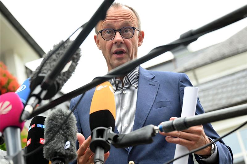 Union mit Ampel-Generalabrechnung in den politischen Herbst CDU-Chef Friedrich Merz gibt bei der Unions-Klausur in Schmallenberg ein Pressestatement ab.