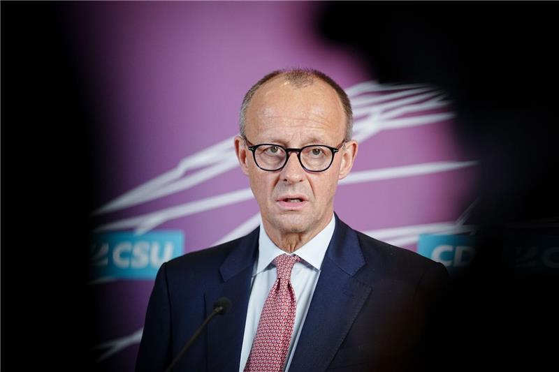 CDU und Ampel auf Kompromiss-Suche im Streit ums Bürgergeld CDU-Chef Friedrich Merz kritisiert das geplante Bürgergeld der Ampel.