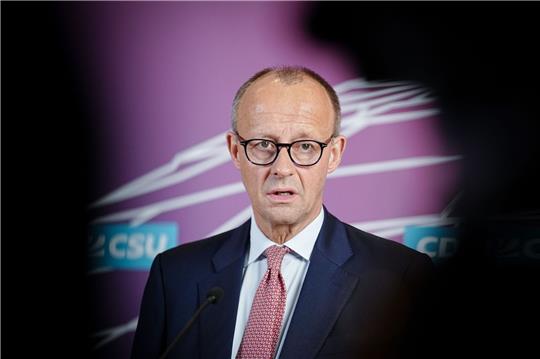 Merz warnt Fans: WM keine politische Demo CDU-Chef Friedrich Merz richtet sich mit einer Warnung an die deutschen Fans.