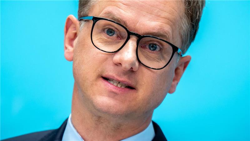 CDU-Generalsekretär Carsten Linnemann sagt, das Kabinett wolle sich demnächst in einer Sitzung ausschließlich mit dem Abbau bürokratischer Hürden beschäftigen. (Archivfoto)