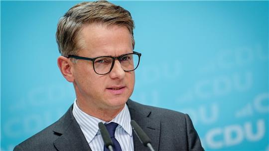 CDU-Generalsekretär Linnemann setzt auf den vorgesehenen Zeitplan. (Archivbild) 