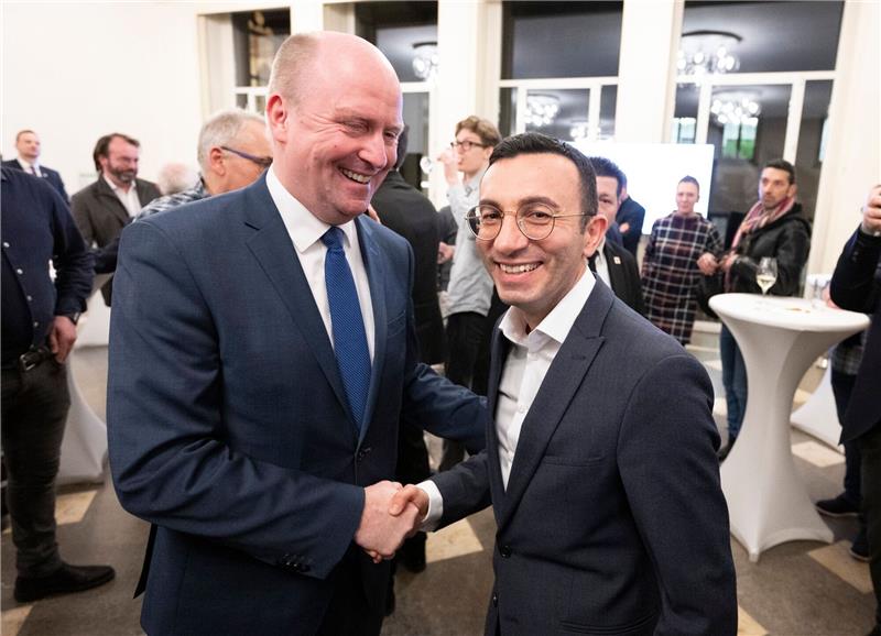 Frankfurt: Stichwahl zwischen OB-Kandidaten von CDU und SPD CDU-Kandidat Uwe Becker (l) und Mike Josef von der SPD gehen in Frankfurt in die Stichwahl.