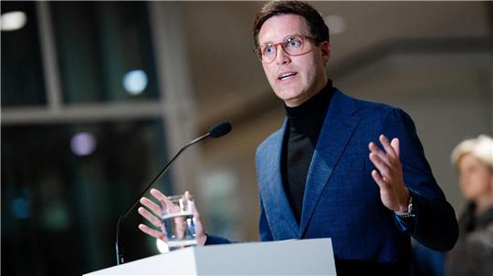 CDU-Landeschef Hagel erklärt in einem Statement die Zustimmung zu Sondierungen mit den Grünen. 