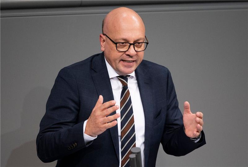 Unionspolitiker fordern begrenzten Zuzug von Aslybewerbern CDU-Politiker Alexander Throm fordert eine Begrenzung für die Zahl der Asylanträge in Deutschland.