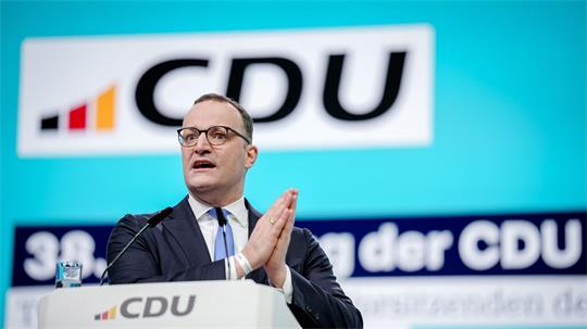 CDU-Politiker Jens Spahn muss sein mächtiges Amt als Fraktionschef abgeben. 