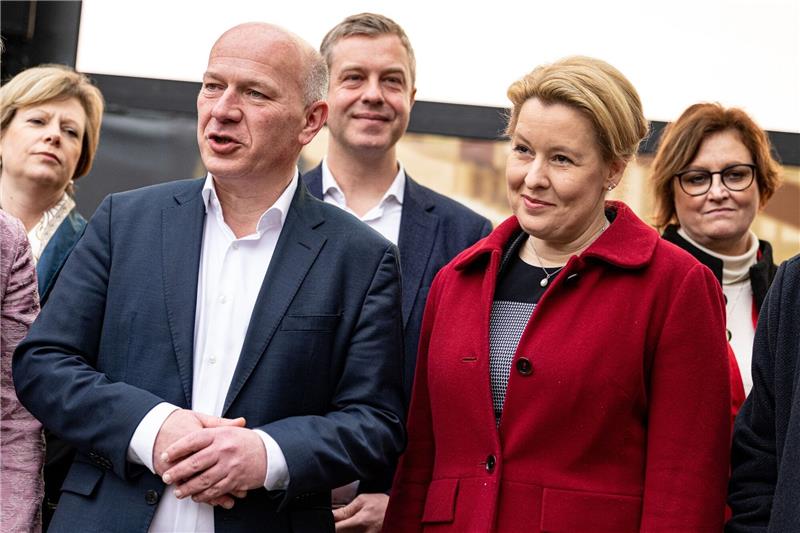 CDU-Spitzenkandidat Kai Wegner und die Regierende Franziska Giffey (SPD) sprechen über eine mögliche Koalition ihrer Parteien in Berlin.