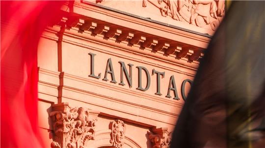 CDU und SPD wollen in Rheinland-Pfalz über eine neue Regierung sprechen. (Archivbild)