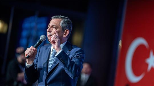 CHP-Chef Özgür Özel wurde in Istanbul körperlich angegriffen. (Archivbild)