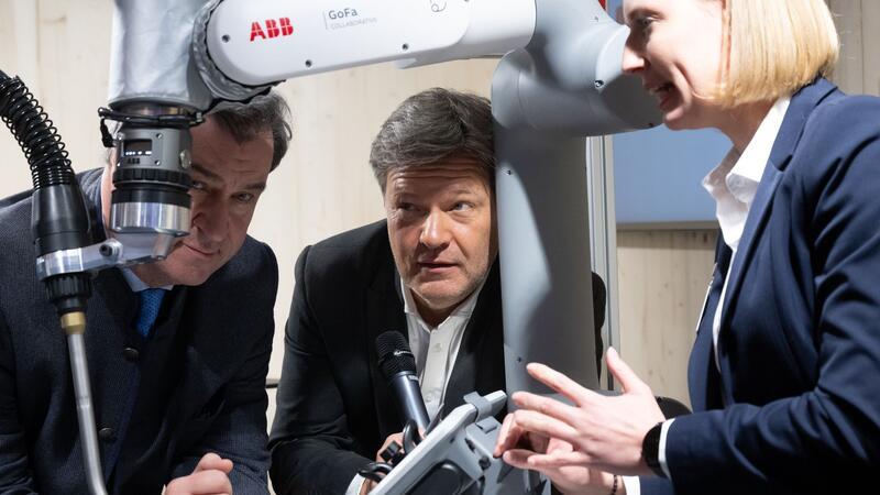 CSU-Chef Markus Söder kann sich eine schwarz-grüne Bundesregierung nicht vorstellen - und begründet das auch mit Robert Habecks Arbeit als Wirtschaftsminister. (Archivbild)
