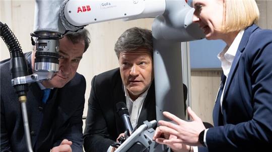 CSU-Chef Markus Söder kann sich eine schwarz-grüne Bundesregierung nicht vorstellen - und begründet das auch mit Robert Habecks Arbeit als Wirtschaftsminister. (Archivbild)