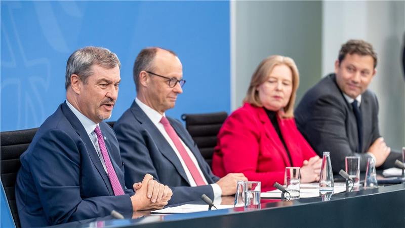 CSU-Chef Markus Söder und die anderen Koalitionsspitzen stimmen die Bürger auf weitere Schritte ein.