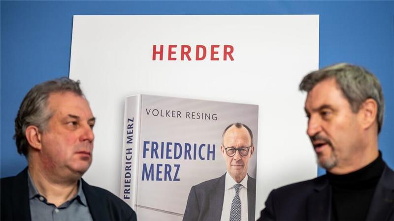 CSU-Chef Söder stellt in Berlin eine Biografie über Kanzlerkandidat Merz vor. Der bayerische Ministerpräsident findet viele lobende Worte. Zugleich hat er ein paar Tipps parat.