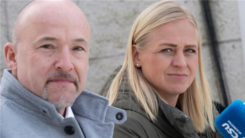 Koalition droht neuer Streit um Steuerreformen CSU-Landesgruppenchef Alexander Hoffmann - hier beim Treffen mit der finnischen Außenministerin Valtonen, ist strikt gegen jede Form von höheren Abgaben bei Erbschaften.