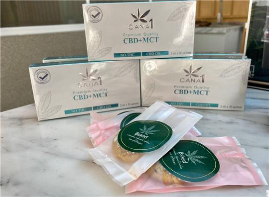 Cannabis-Cookies und medizinisches Cannabis, aufgenommen im Geschäft «Cannabis Kingdom» im Stadtteil Silom.