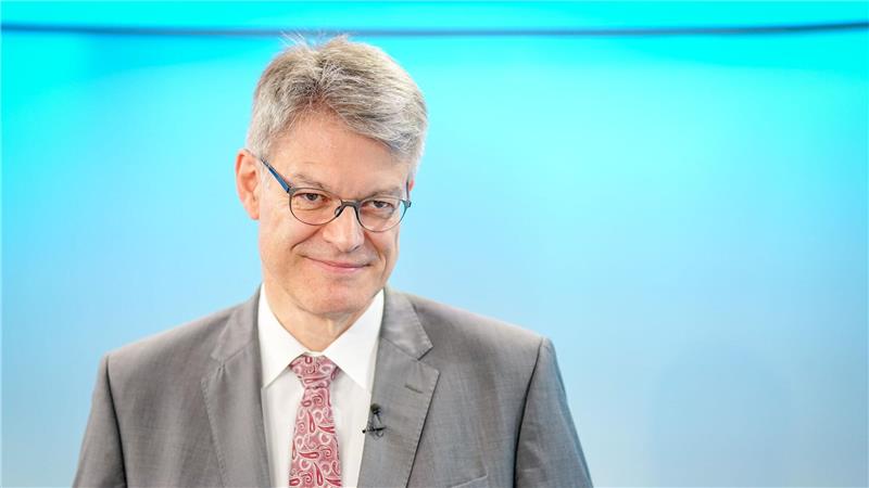 Cannabis am Steuer sieht Verkehrsminister Schnieder (CDU) kritisch.