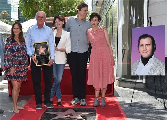 Carol Kaufman-Kerman, Michael Kaufman, Schauspielern Marilu Henner, Kevin Nealon und Kristen Schaal (l-r) ehren Andy Kaufman.