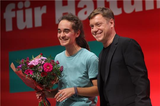 Carola Rackete (l) und Martin Schirdewan bilden das Spitzenduo der Partei für die Wahl zum Europaparlament.