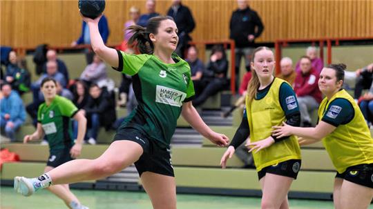 Carolin Paul gehört mit bislang 14 Einsätzen bei der HSG Langelsheim/Astfeld zu den verlässlichen Spielerinnen. 34 Tore gehen bislang auf das Konto der Rückraumspielerin.