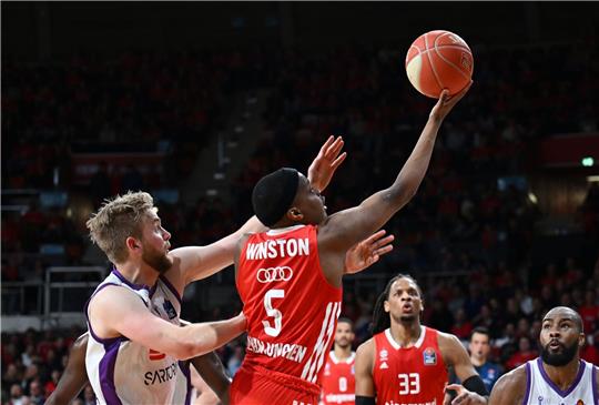 Cassius Winston (M) und die Bayern setzten sich in der Serie gegen Göttingen mit 3:0 durch.