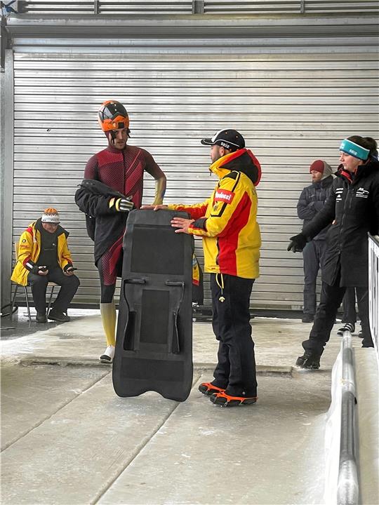 Cedrik Langer (l.) aus Braunlage eröffnet die Saison im Skeleton-Europacup mit Platz zehn in Österreich. Foto: Privat