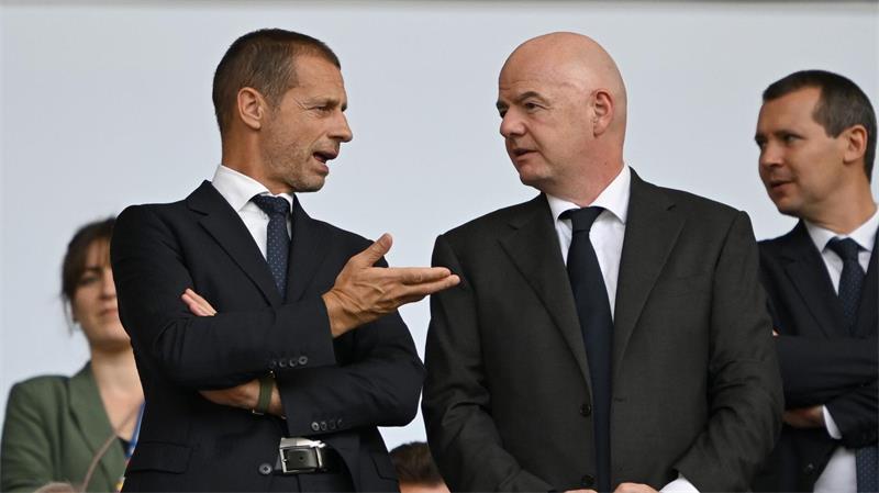 Kampf um die Macht: Wer ist für und wer gegen Infantino? Ceferin (l.) und Infantino sind erbitterte Rivalen im Fußball-Machtkampf. (Archivbild)