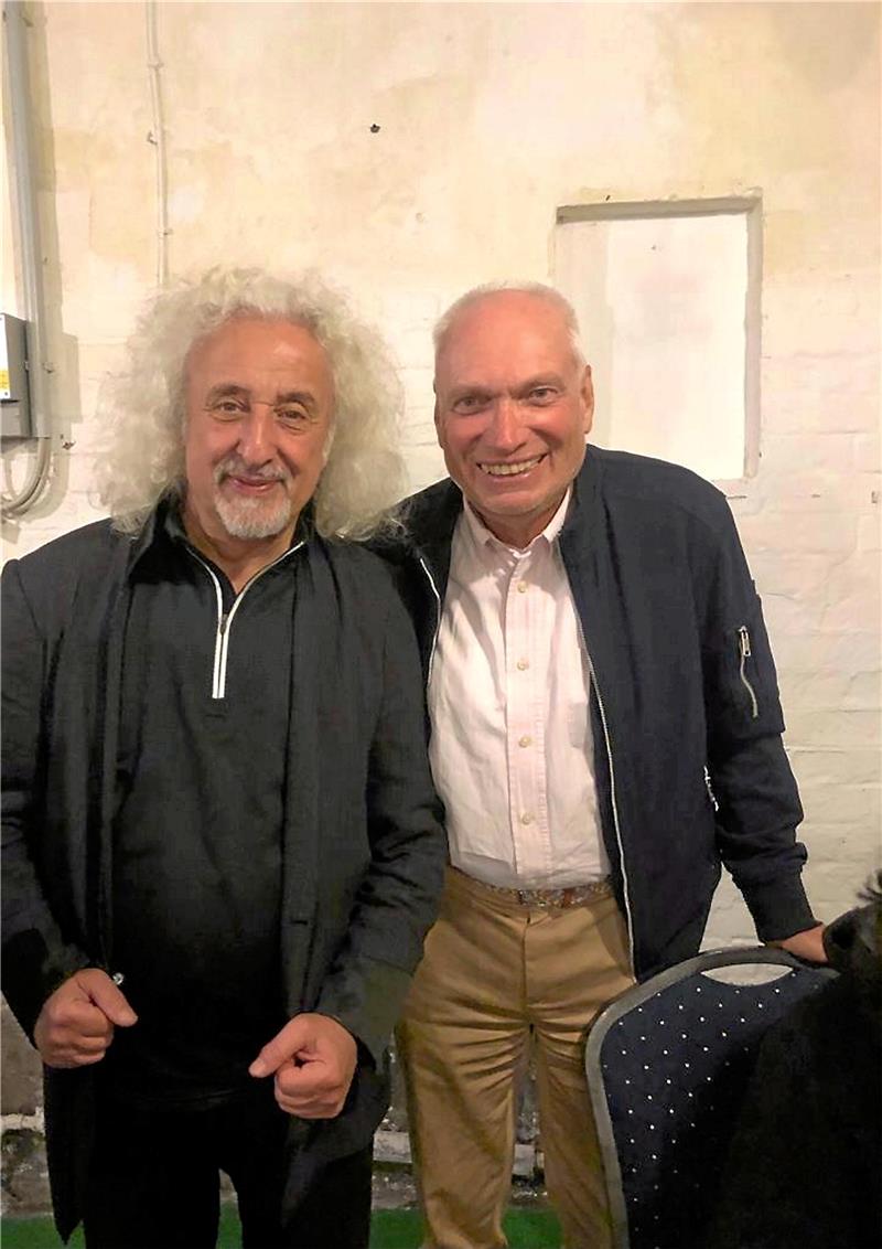 Künstliche Intelligenz beim Harz-Classix-Festival Cellist Mischa Maisky (li.) und Hans-Christian Wille treffen sich bei einem Musikfest in Schleswig-Holstein. Sie tauschen sich aus, wie sie Künstliche Intelligenz für das Harz-Classix-Festival im Oktober nutzen können. Foto: Privat