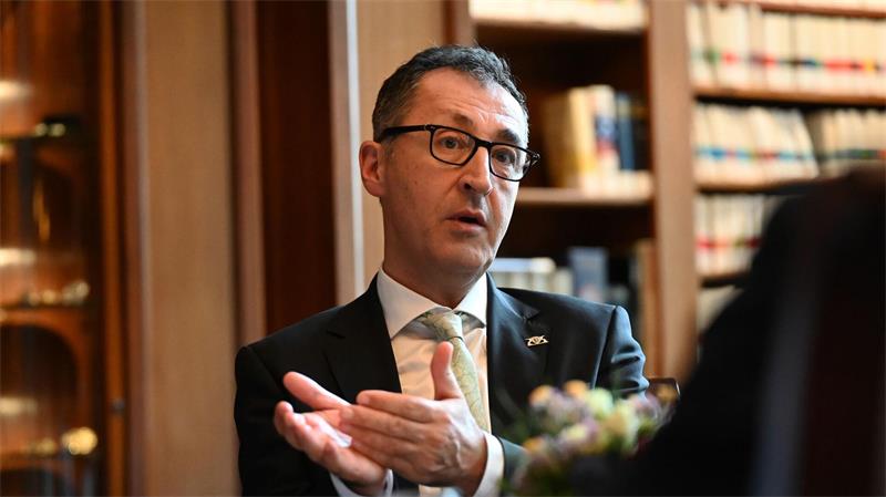 Cem Özdemir (Grüne) aus Baden-Württemberg ist der erste Ministerpräsident eines deutschen Bundeslandes mit Wurzeln in der Türkei. (Archivfoto)