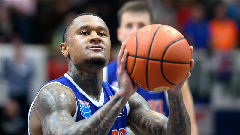 Charles Callison und die Bundesliga-Basketballer des Syntainics MBC reisen nur unter Protest zum Spiel nach Oldenburg. (Archivbild)