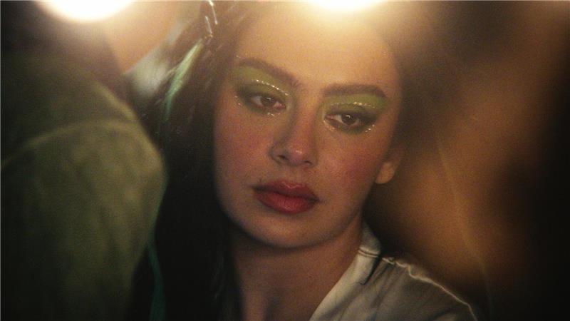 Wie der „brat“-Sommer endete: Das Phänomen Charli xcx Charli xcx in einer Szene des Films.