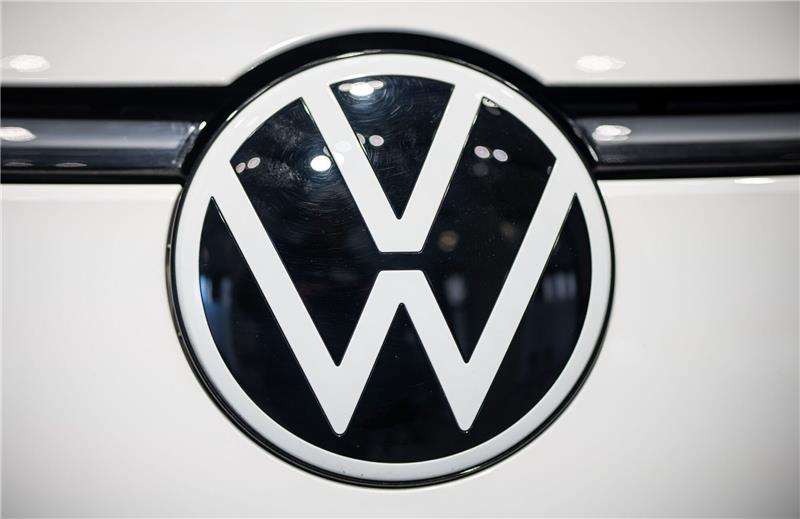 VW bringt ChatGPT ins Auto ChatGPT soll vom zweiten Quartal an in mehrere VW-Serienfahrzeuge kommen.
