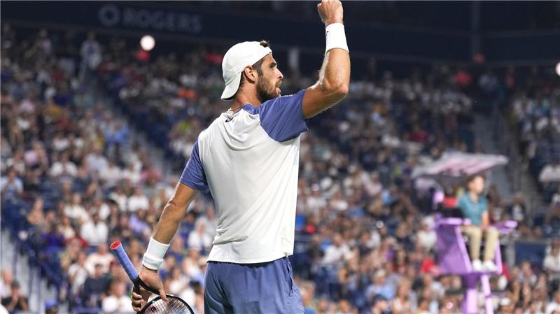 Matchball vergeben: Zverev verpasst Finale in Toronto Chatschanow durfte am Ende über einen Sieg gegen den favorisierten Olympiasieger jubeln.