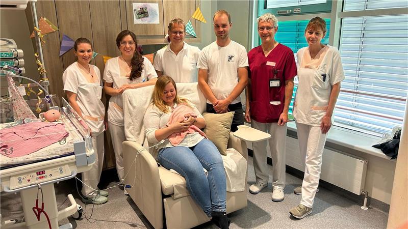 Chefarzt Matthias Keller spricht von einem kleinen Wunder. Inzwischen gehe es dem Kind ausgezeichnet, das Gewicht habe sich mehr als vervierfacht.