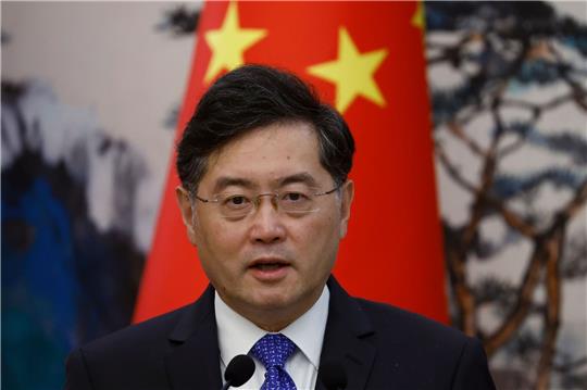 Chinas Außenminister Qin Gang bei einer Pressekonferenz in Peking.