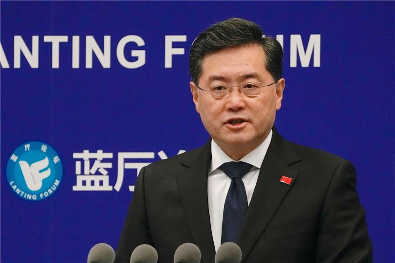 Ukraine-Krieg: Chinas Außenminister besorgt über Eskalation Chinas Außenminister Qin Gang übte keine Kritik an Russland wegen dessen Angriffskrieg.