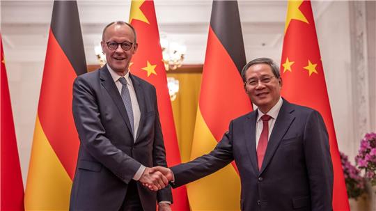 Chinas Ministerpräsident Li Qiang begrüßte den Kanzler in Peking.