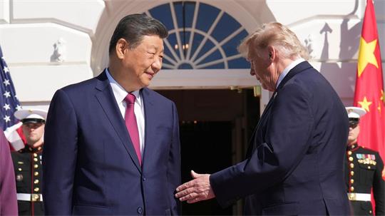 Chinas Staatschef Xi Jinping (l) reiste für drei Tage zu US-Präsident Donald Trump nach Washington.