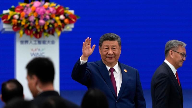 Chinas neuer KI-Riese Moonshot AI fordert US-Dominanz heraus Chinas Staatschef Xi sprach erstmals bei der Welt-KI-Konferenz.