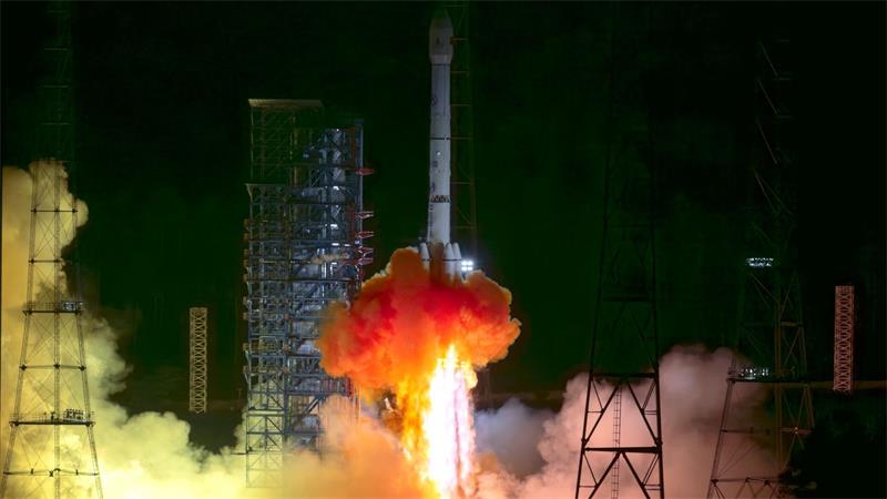 Chinas Tianwen-2-Sonde hob vergangenes Jahr an Bord einer Langer-Marsch-3B-Trägerrakete ab. Nun hat sie ihr Ziel erreicht. (Archivbild)