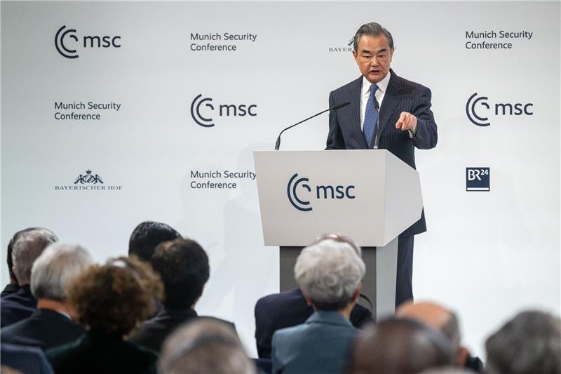 China kündigt Friedensinitiative für Ukraine-Krieg an Chinas oberster Außenpolitiker Wang Yi kündigt auf der Münchner Sicherheitskonferenz eine Friedensinitiative für die Ukraine an.