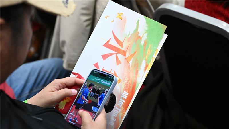 Hype um Tischtennis-Star: Fans aus China heiß auf Bundesliga Chinesische Fans in der deutschen Bundesliga.